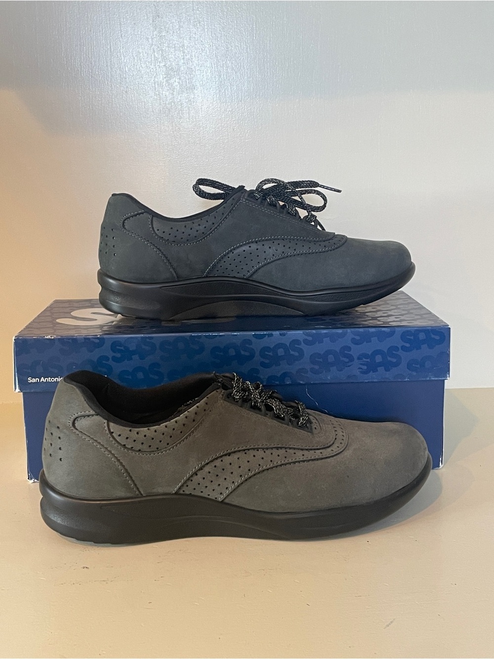 SAS Walk Easy Charcoal Gray Nubuck Leather Sneakers 7.5N Comfort Narrow